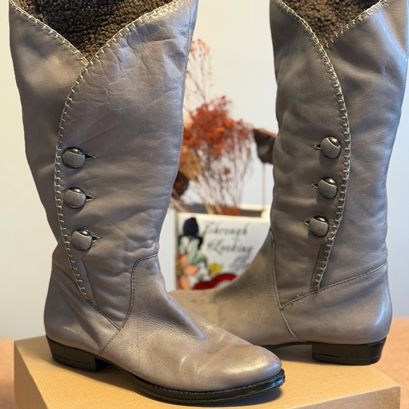 B Makowsky Leather Women's Boots - Picture 3 of 6